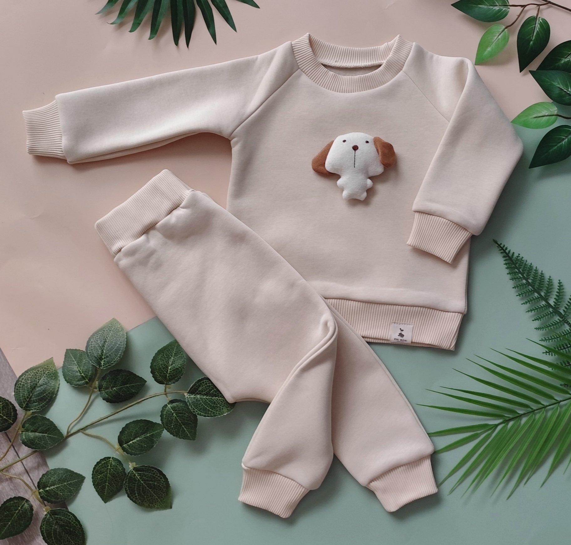 Kostiumėlis su šuniuku 1 Kostiumėlis su šuniuku