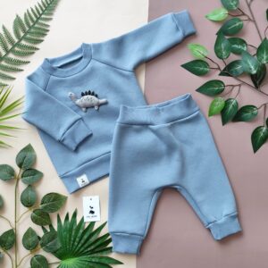 Kostiumėlis su pūkeliu