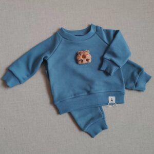 Trisiūlio trikotažo kostiumėlis